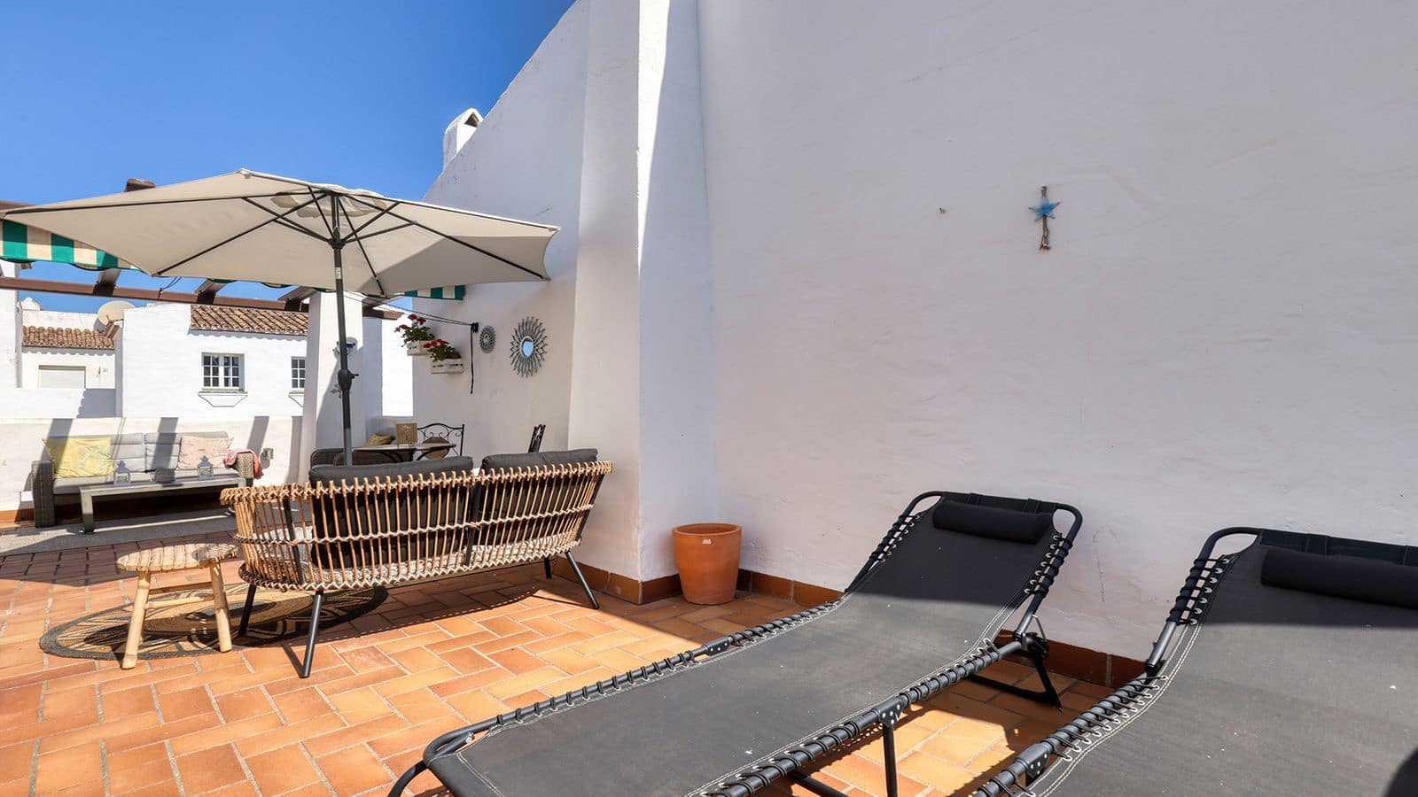 2 Zimmer Penthouse zu verkaufen in La Duquesa / Puerto de la Duquesa - 299.000 € (Ref: 9998281)