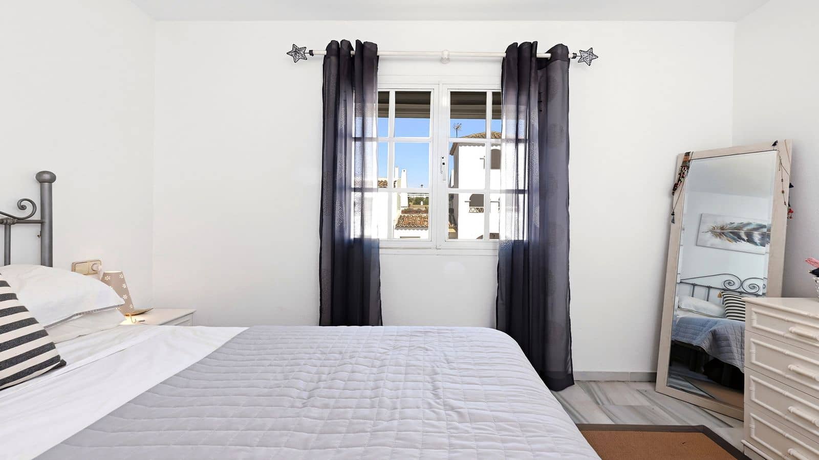 2 Zimmer Penthouse zu verkaufen in La Duquesa / Puerto de la Duquesa - 299.000 € (Ref: 9998281)