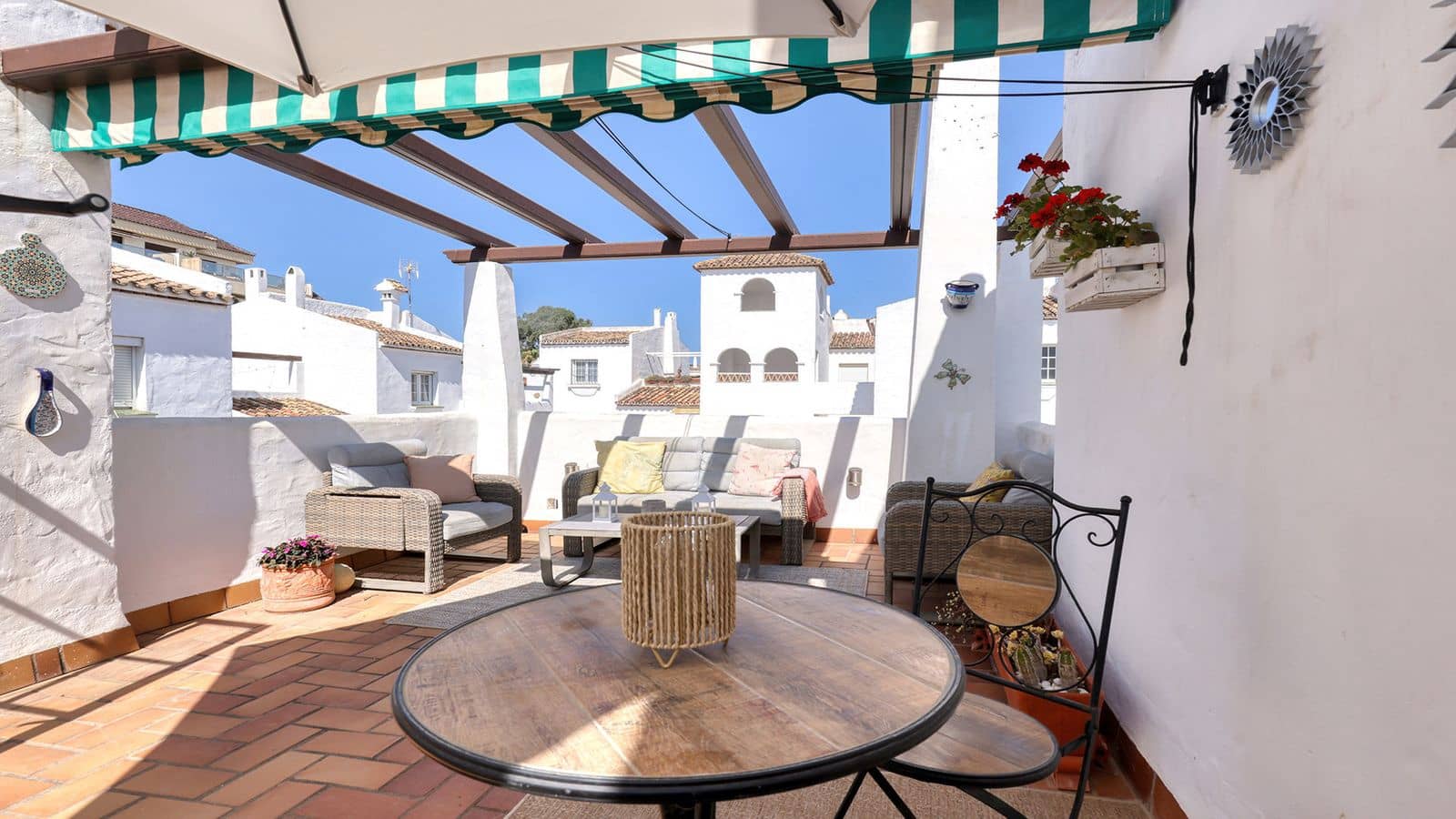 2 Zimmer Penthouse zu verkaufen in La Duquesa / Puerto de la Duquesa - 299.000 € (Ref: 9998281)