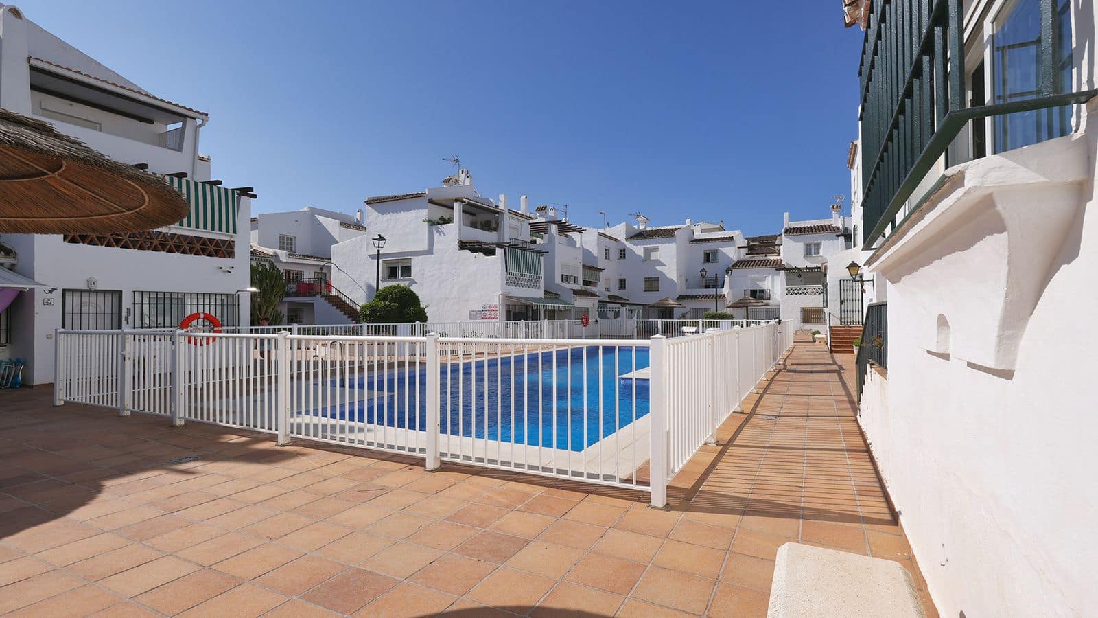2 Zimmer Penthouse zu verkaufen in La Duquesa / Puerto de la Duquesa - 299.000 € (Ref: 9998281)