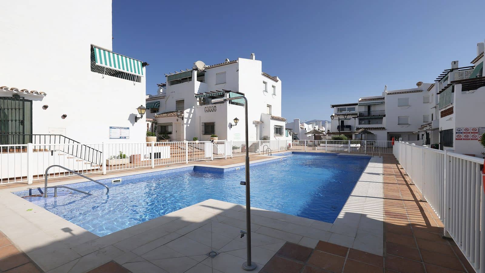 2 Zimmer Penthouse zu verkaufen in La Duquesa / Puerto de la Duquesa - 299.000 € (Ref: 9998281)