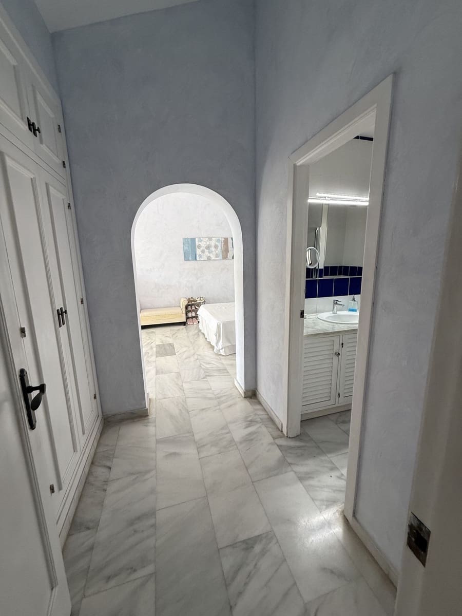 4 soveværelse Villa til salg i Calahonda - € 950.000 (Ref: 9998284)