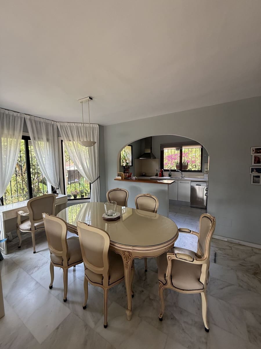 4 soveværelse Villa til salg i Calahonda - € 950.000 (Ref: 9998284)
