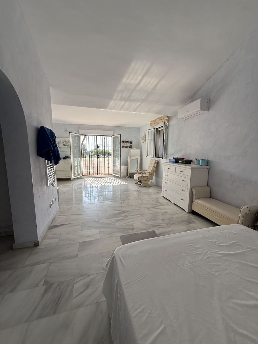 4 soveværelse Villa til salg i Calahonda - € 950.000 (Ref: 9998284)