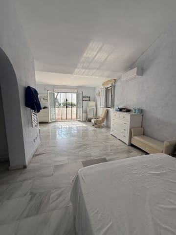 4 soveværelse Villa til salg i Calahonda, Mijas - € 950.000 (Ref: 9998284)