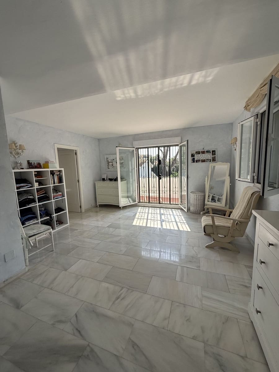 4 soveværelse Villa til salg i Calahonda - € 950.000 (Ref: 9998284)