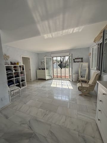 4 soveværelse Villa til salg i Calahonda, Mijas - € 950.000 (Ref: 9998284)