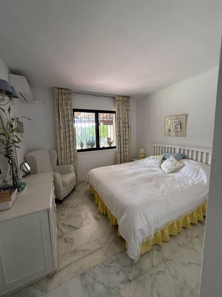 4 soveværelse Villa til salg i Calahonda - € 950.000 (Ref: 9998284)