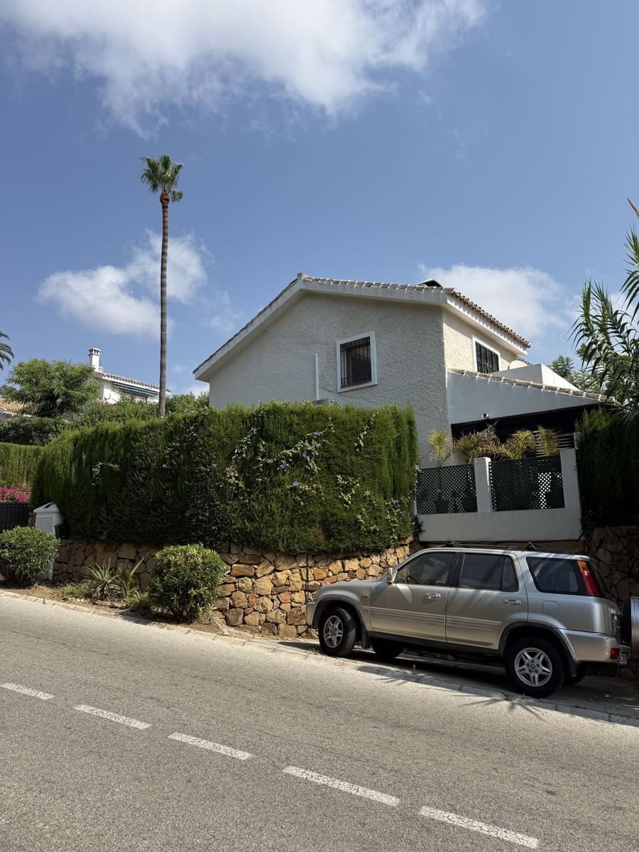 4 soveværelse Villa til salg i Calahonda - € 950.000 (Ref: 9998284)