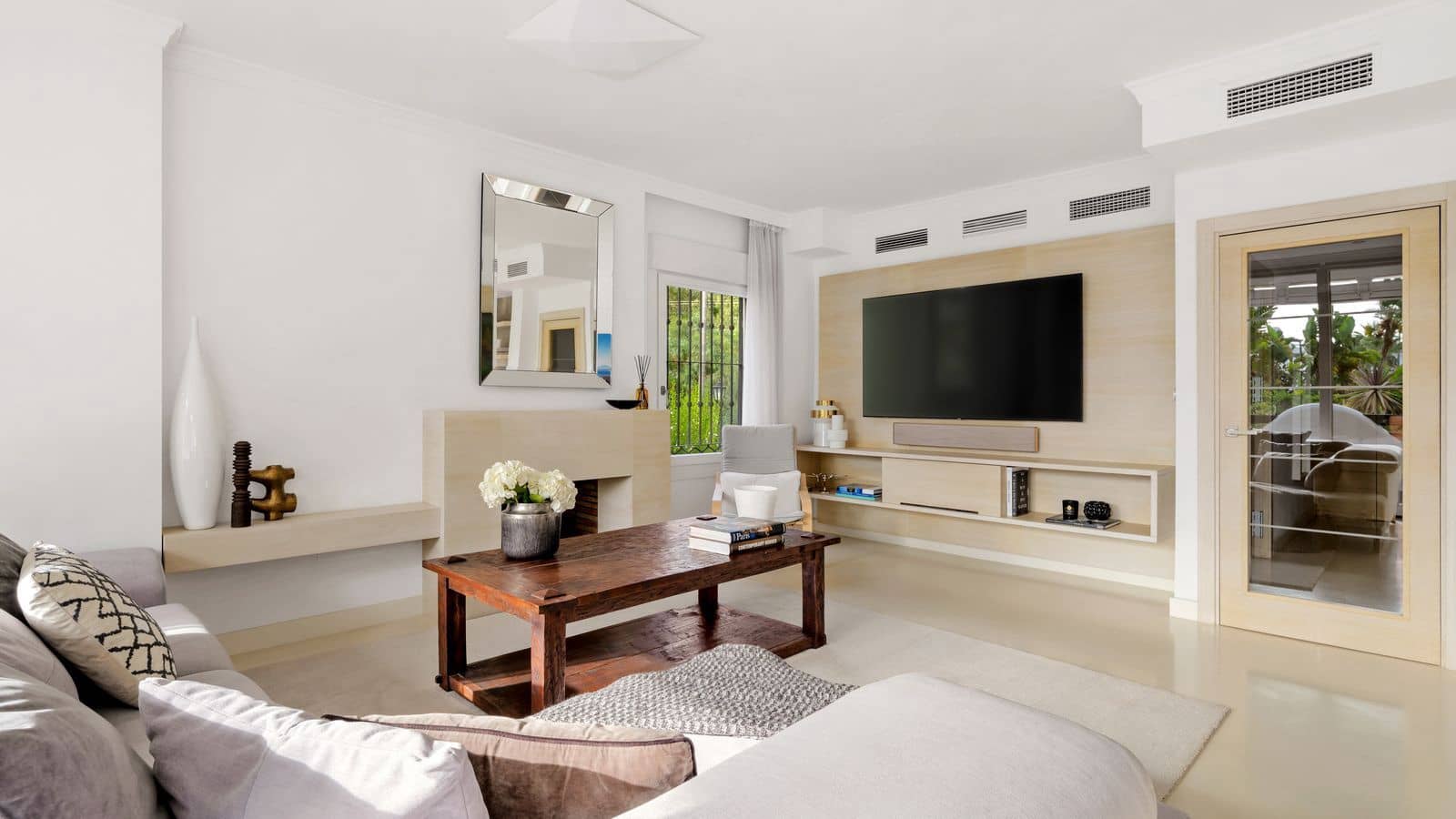 3 bedroom Semi-detached Villa for sale in Marbella - € 1,395,000 (Ref: 9998286)