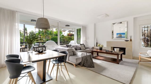 3 bedroom Semi-detached Villa for sale in Marbella - € 1,395,000 (Ref: 9998286)