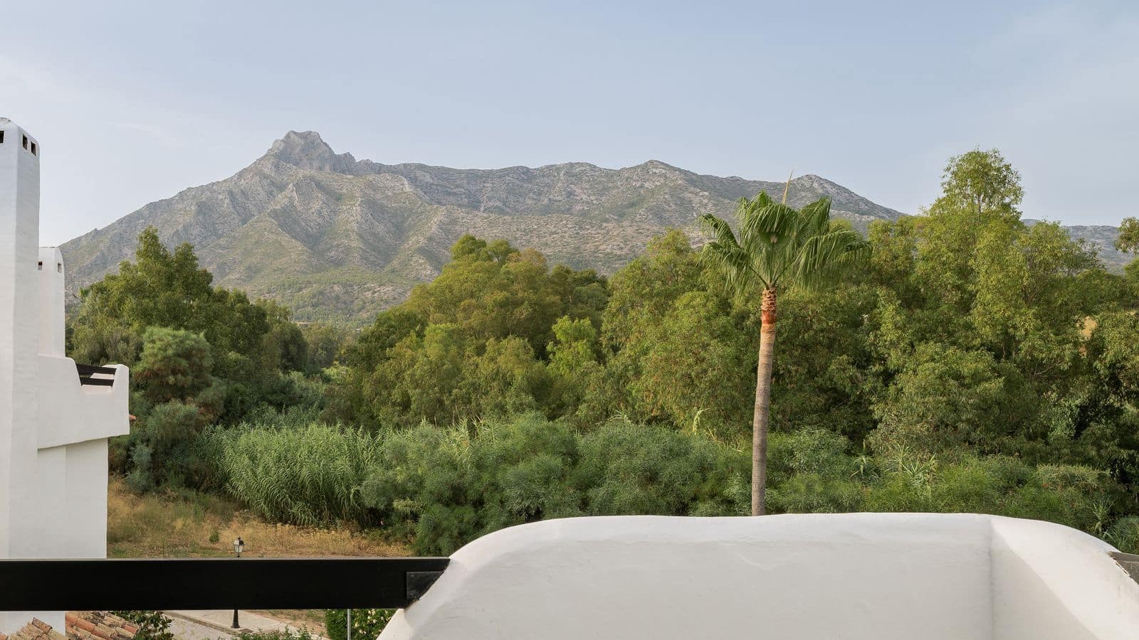 3 bedroom Semi-detached Villa for sale in Marbella - € 1,395,000 (Ref: 9998286)