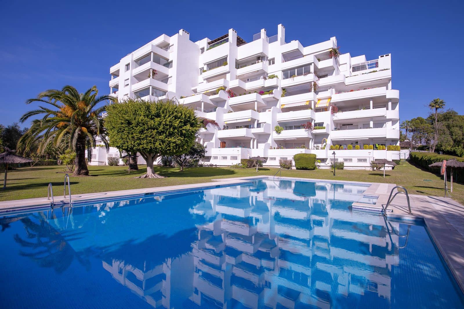 2 soveværelse Lejlighed til salg i Guadalmina - € 695.000 (Ref: 9998290)