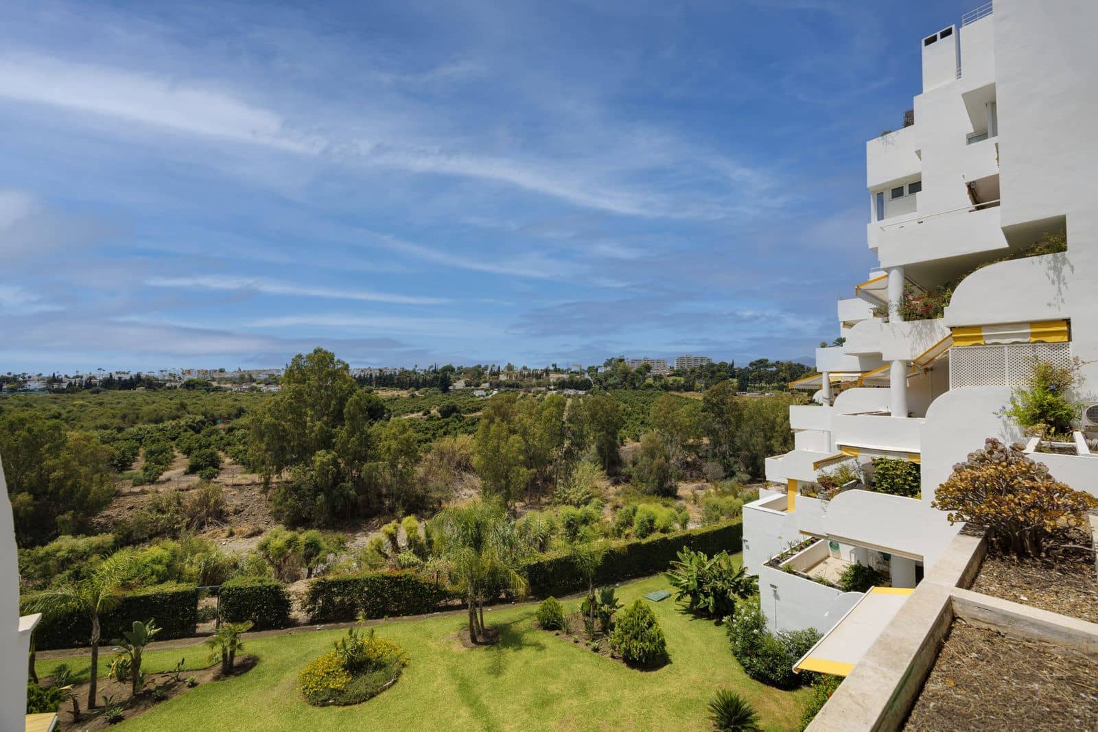 2 soveværelse Lejlighed til salg i Guadalmina - € 695.000 (Ref: 9998290)
