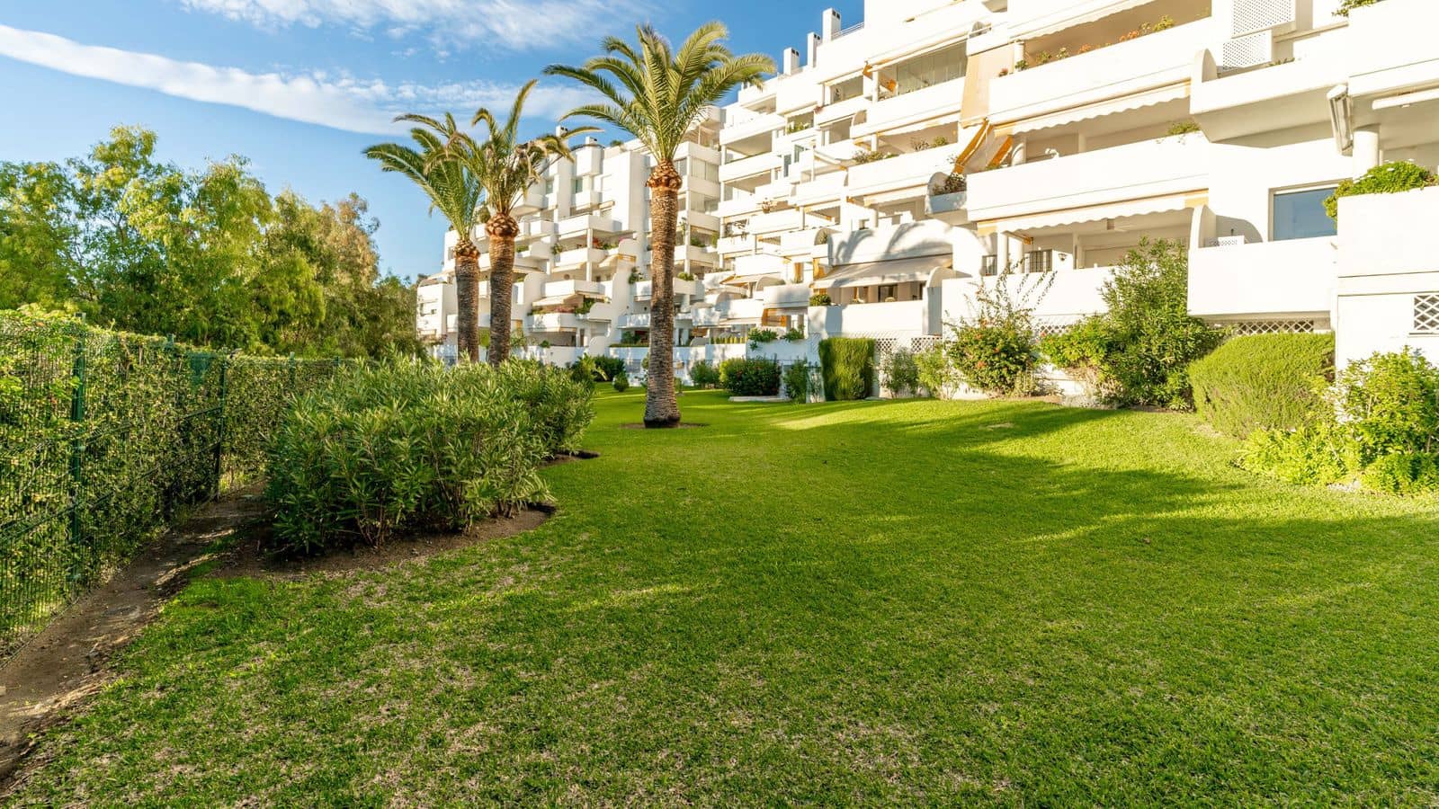2 soveværelse Lejlighed til salg i Guadalmina - € 695.000 (Ref: 9998290)