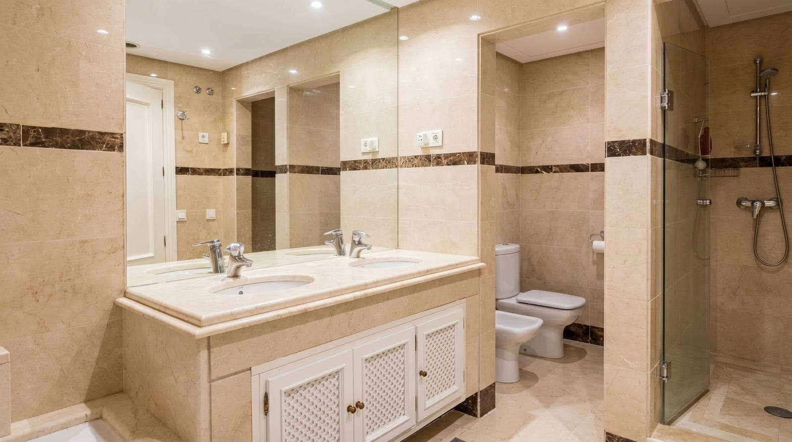 2 soveværelse Lejlighed til salg i Nueva Andalucia - € 1.000.000 (Ref: 9998296)