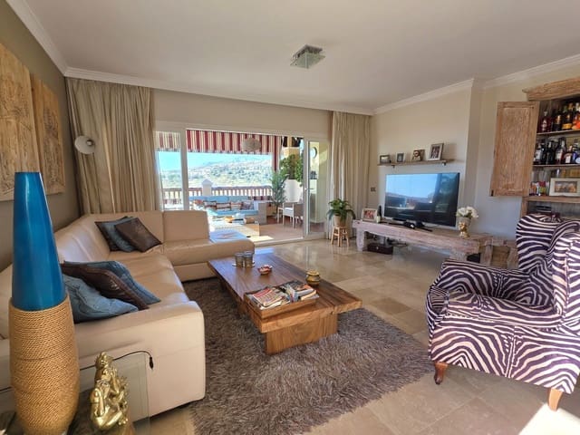 2 bedroom Apartment for sale in Atalaya-Isdabe, Estepona - € 749,000 (Ref: 9998307)