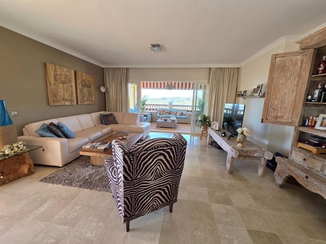 2 bedroom Apartment for sale in Atalaya-Isdabe, Estepona - € 749,000 (Ref: 9998307)