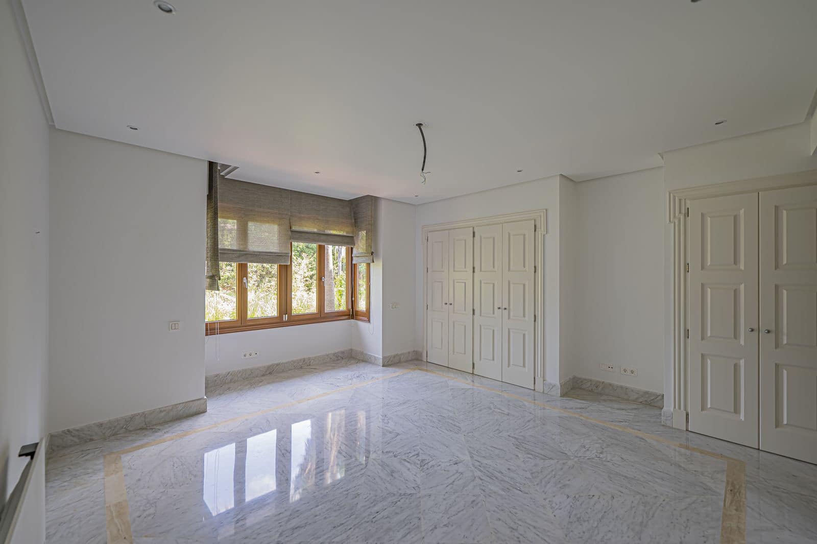 Apartamento de 2 habitaciones en Los Monteros en venta - 2.250.000 € (Ref: 9998311)