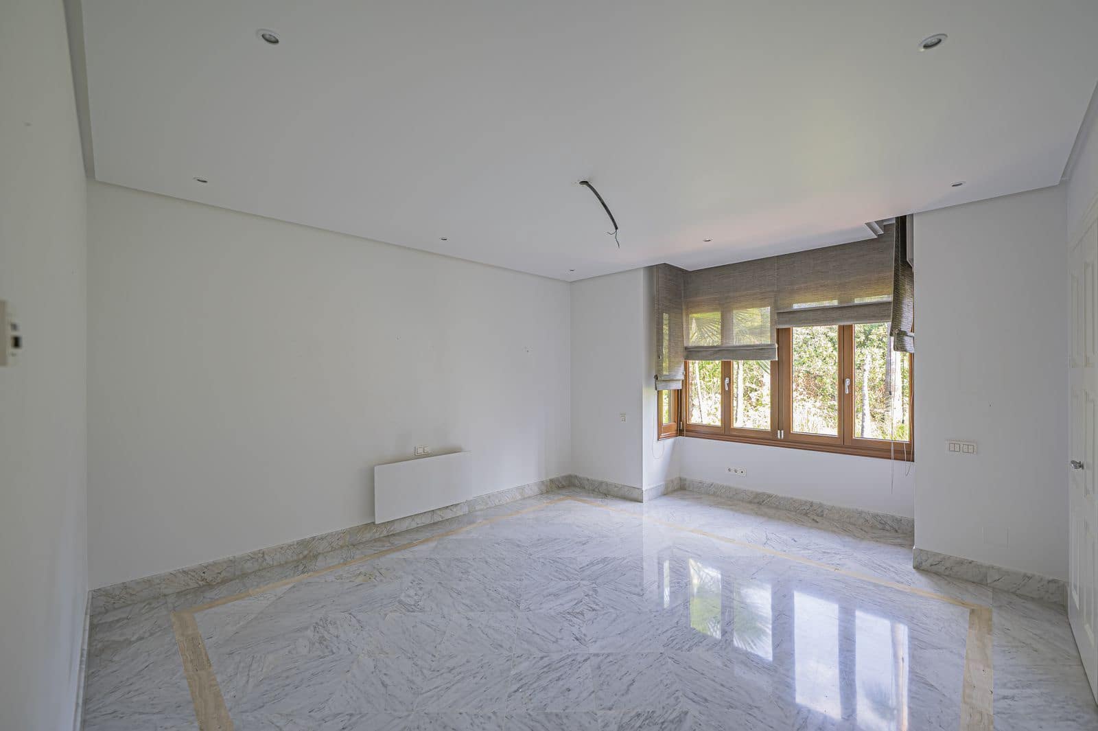 Apartamento de 2 habitaciones en Los Monteros en venta - 2.250.000 € (Ref: 9998311)