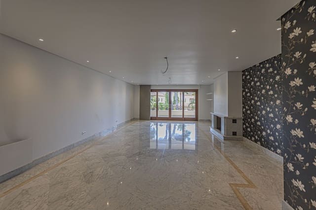 2 soveværelse Lejlighed til salg i Los Monteros, Marbella - € 2.250.000 (Ref: 9998311)