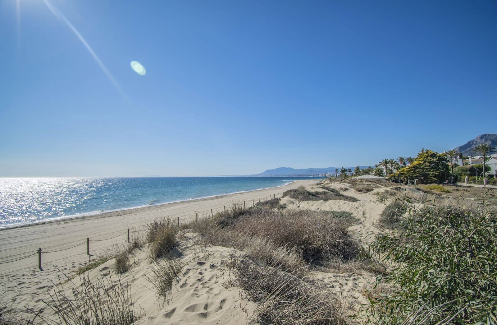 Apartamento de 2 habitaciones en Los Monteros en venta - 2.250.000 € (Ref: 9998311)