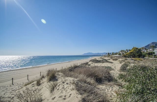 2 soveværelse Lejlighed til salg i Los Monteros, Marbella - € 2.250.000 (Ref: 9998311)