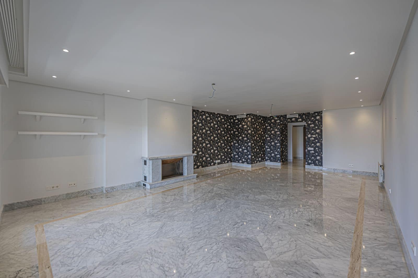 Apartamento de 2 habitaciones en Los Monteros en venta - 2.250.000 € (Ref: 9998311)