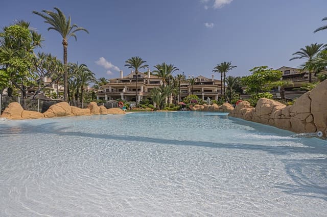 2 soveværelse Lejlighed til salg i Los Monteros, Marbella - € 2.250.000 (Ref: 9998311)