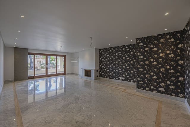 2 soveværelse Lejlighed til salg i Los Monteros, Marbella - € 2.250.000 (Ref: 9998311)