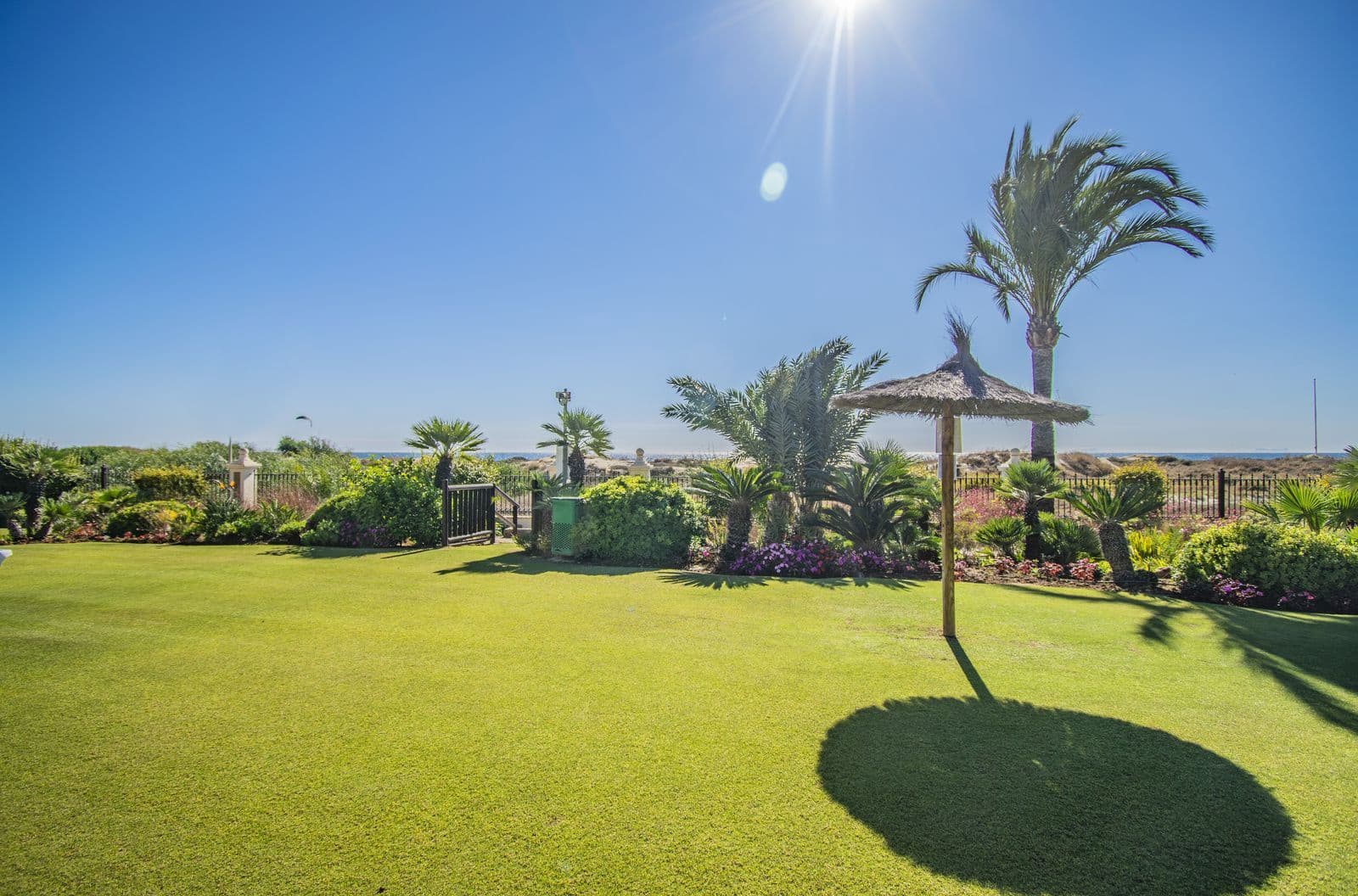 Apartamento de 2 habitaciones en Los Monteros en venta - 2.250.000 € (Ref: 9998311)