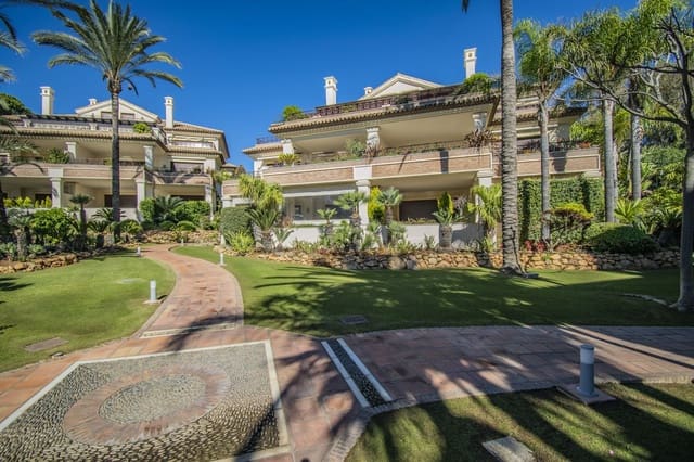 2 soveværelse Lejlighed til salg i Los Monteros, Marbella - € 2.250.000 (Ref: 9998311)