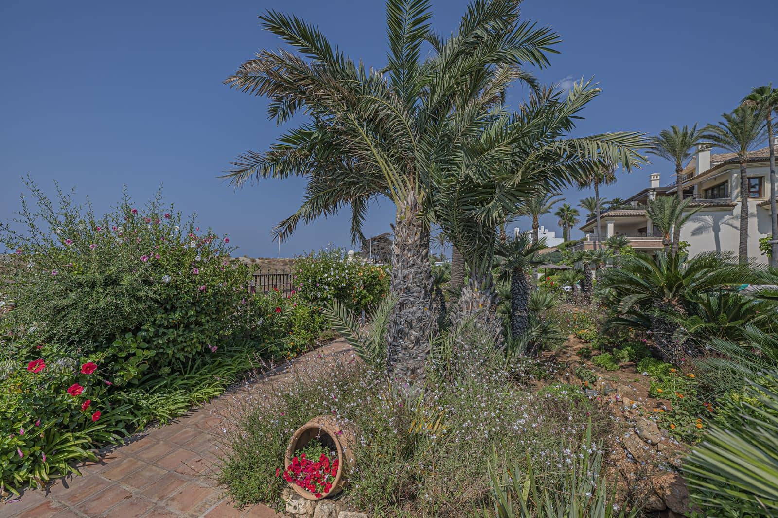 Apartamento de 2 habitaciones en Los Monteros en venta - 2.250.000 € (Ref: 9998311)