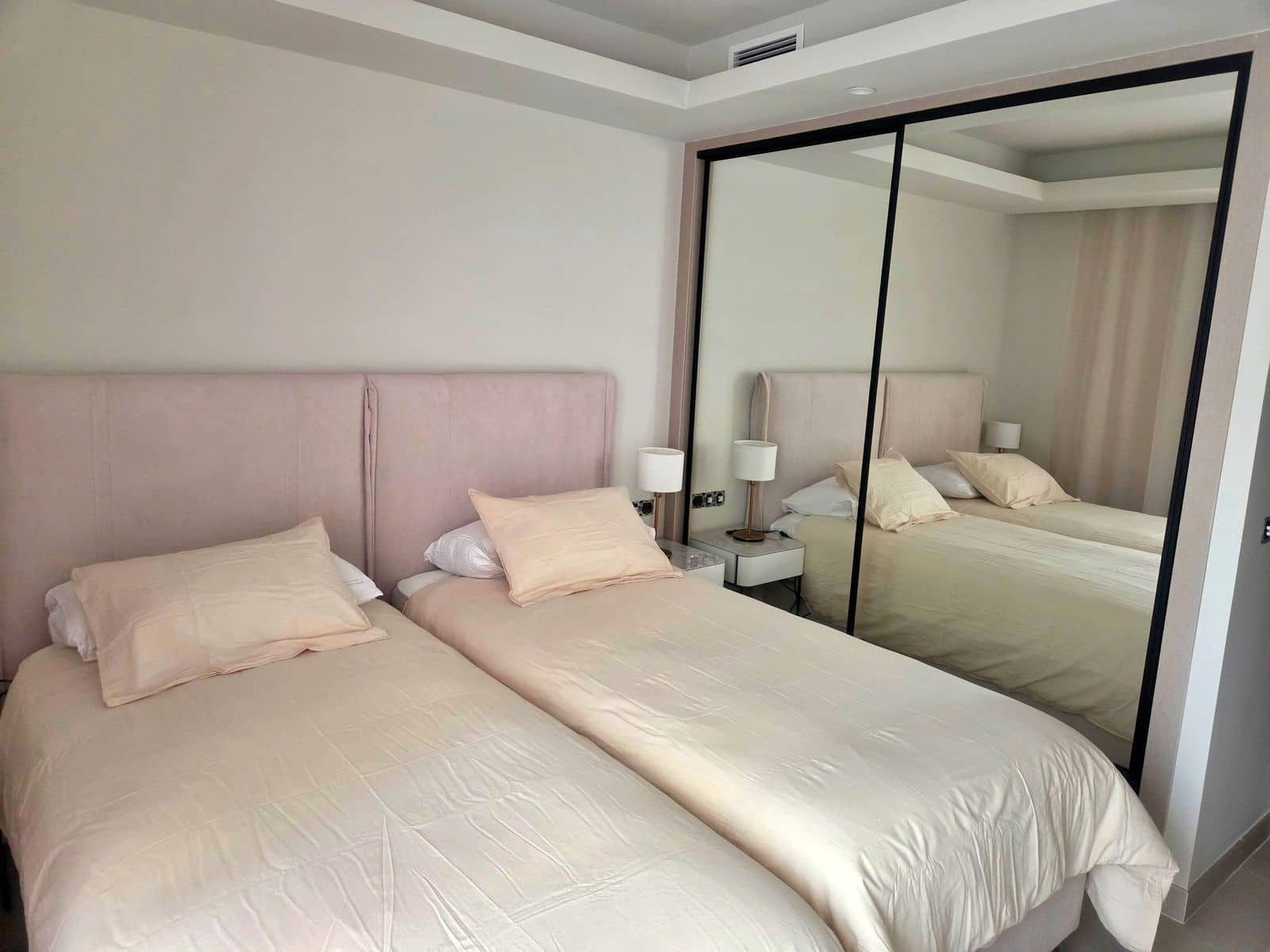 Apartamento de 3 habitaciones en Puerto Banus en venta - 945.000 € (Ref: 9998312)