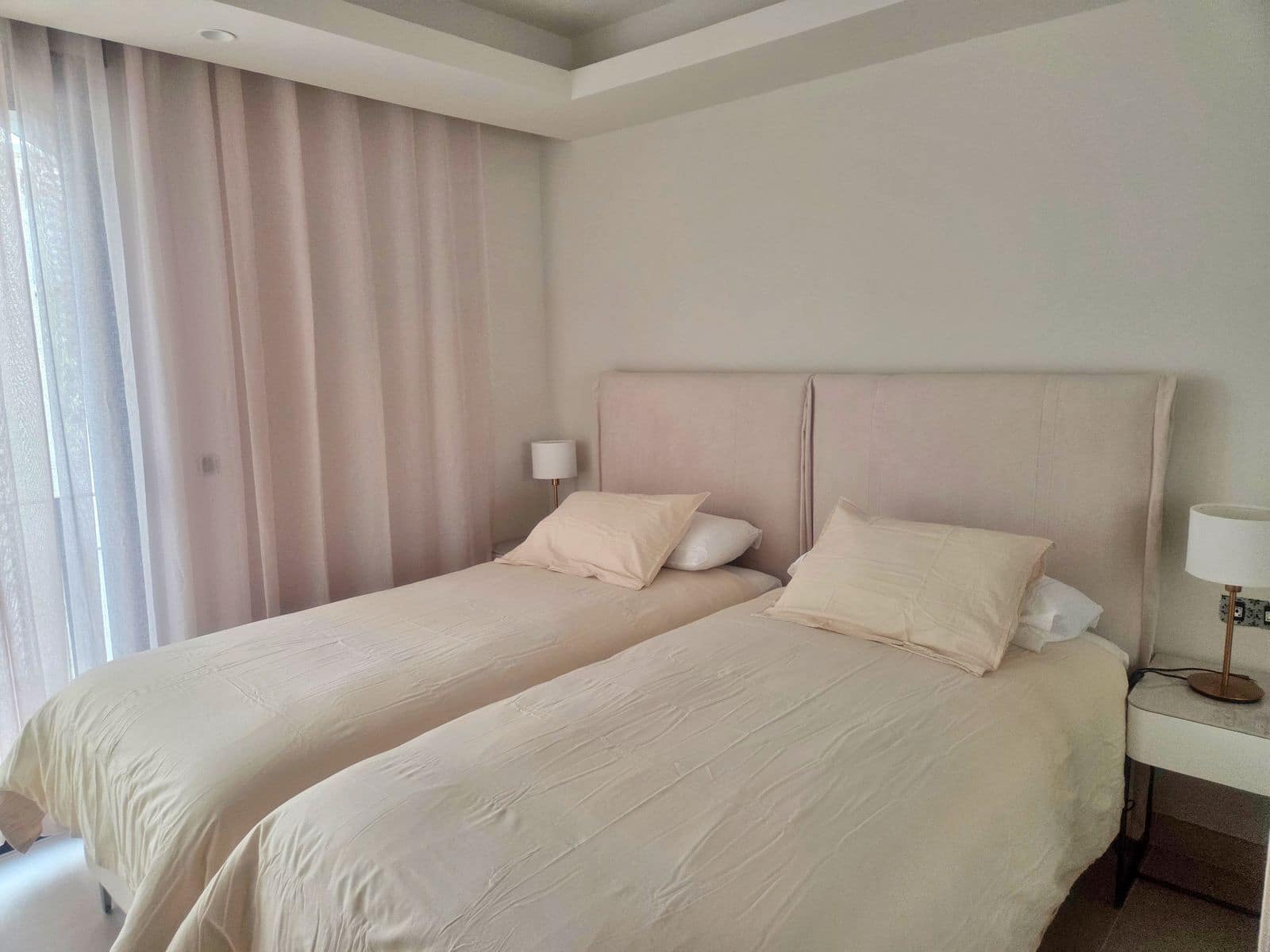 Apartamento de 3 habitaciones en Puerto Banus en venta - 945.000 € (Ref: 9998312)