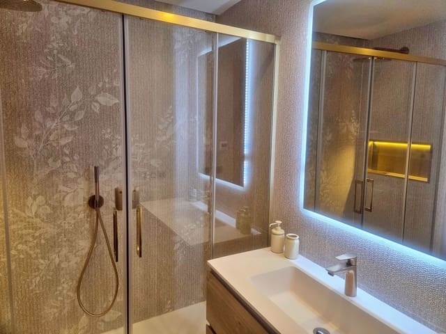 Apartamento de 3 habitaciones en Puerto Banus, Marbella en venta - 945.000 € (Ref: 9998312)