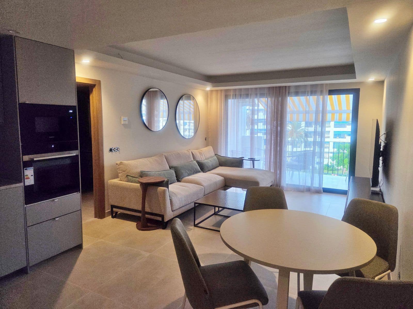 Apartamento de 3 habitaciones en Puerto Banus en venta - 945.000 € (Ref: 9998312)