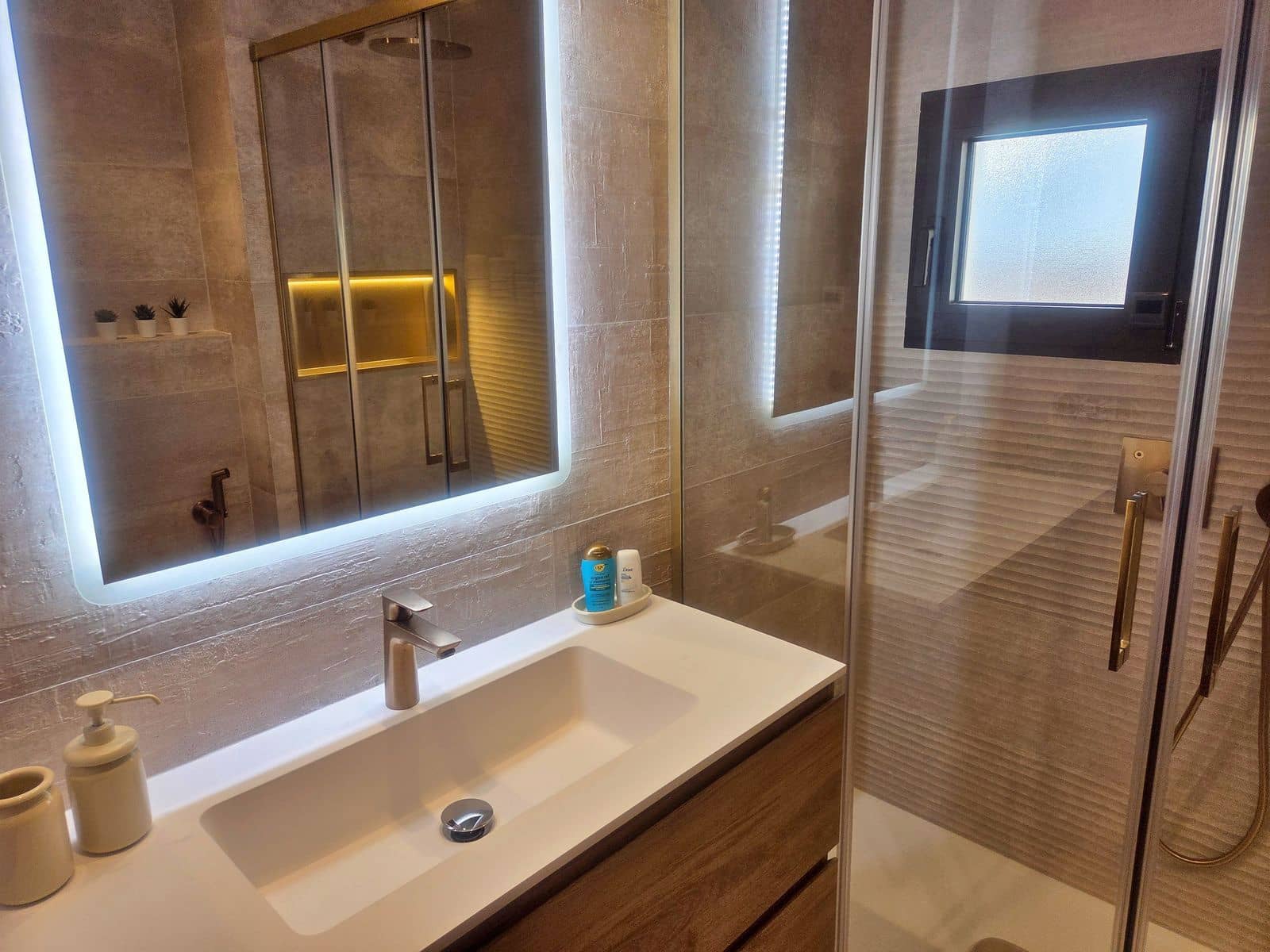 Apartamento de 3 habitaciones en Puerto Banus en venta - 945.000 € (Ref: 9998312)