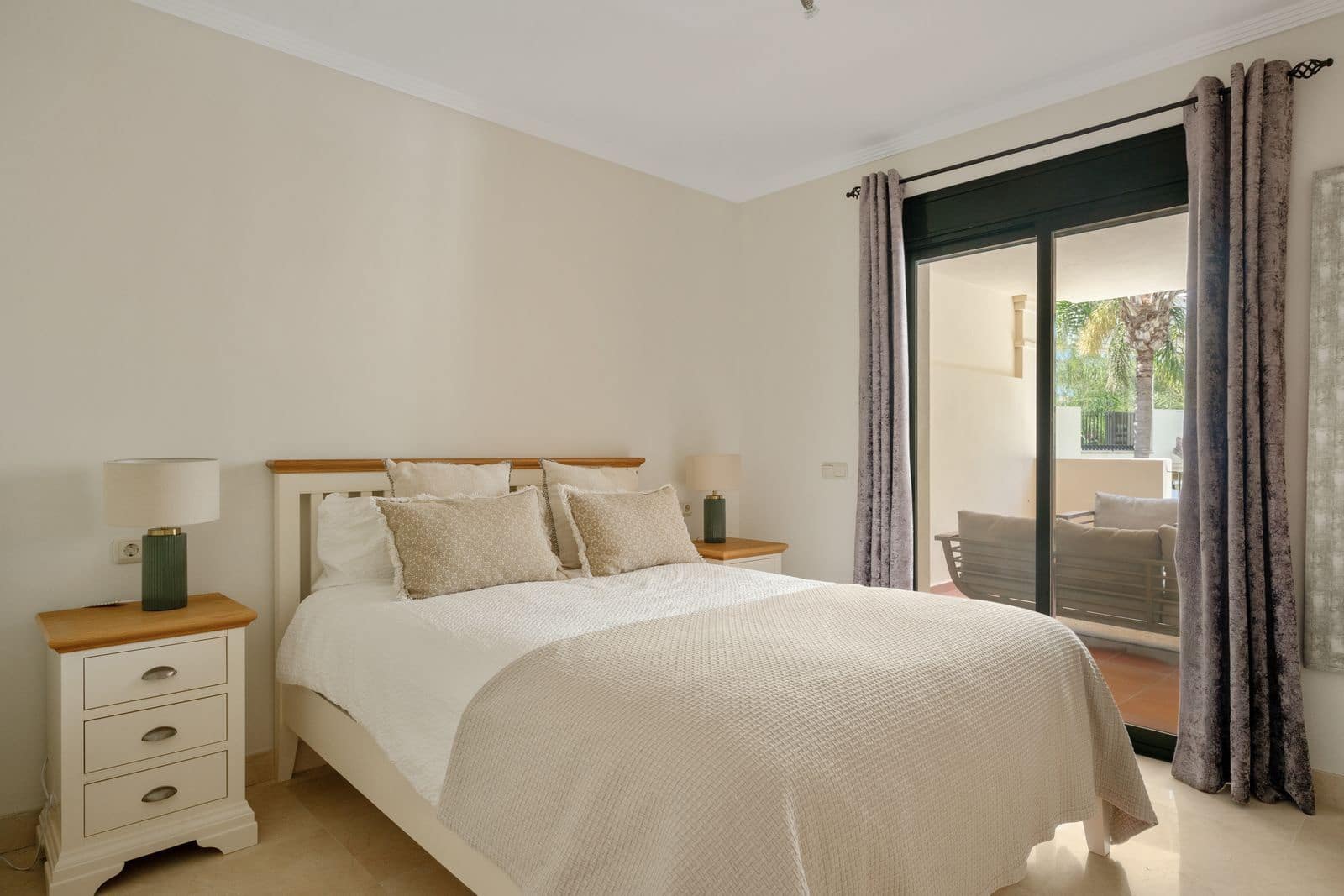 3 soveværelse Lejlighed til salg i Nueva Andalucia - € 685.000 (Ref: 9998321)