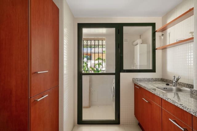 3 soveværelse Lejlighed til salg i Nueva Andalucia, Marbella - € 685.000 (Ref: 9998321)