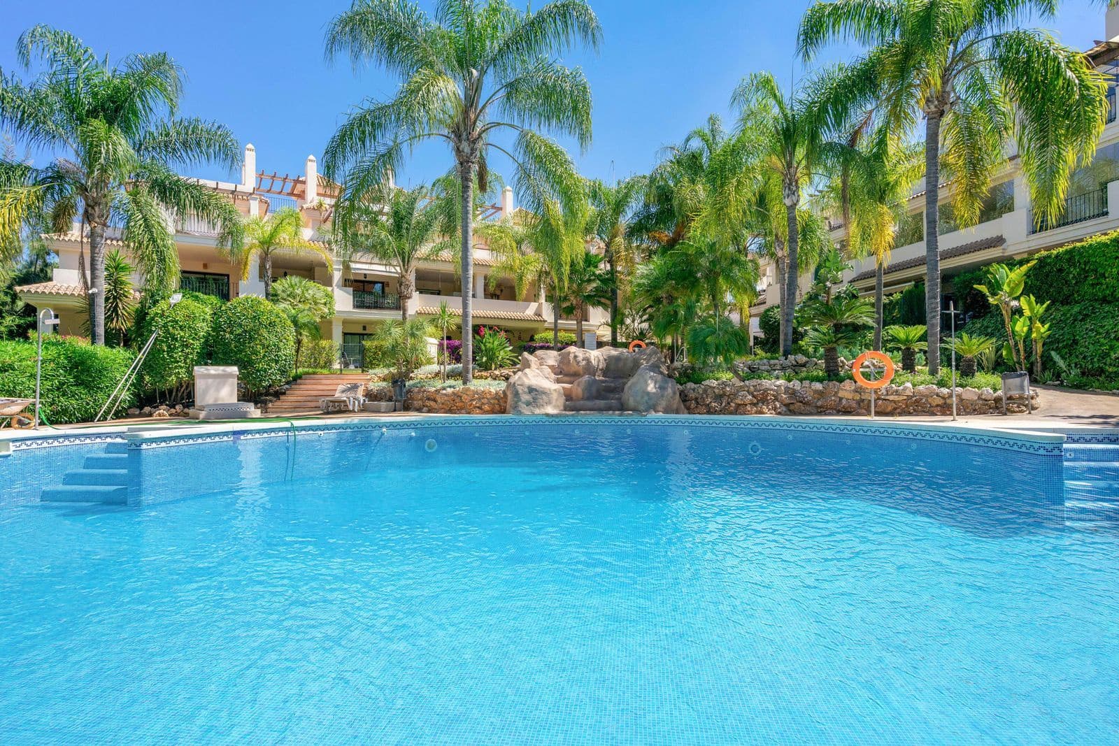 3 soveværelse Lejlighed til salg i Nueva Andalucia - € 685.000 (Ref: 9998321)