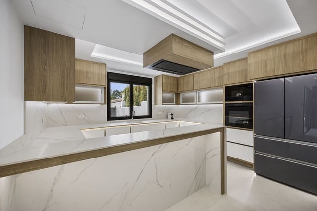 4 slaapkamer Villa te koop in Guadalmina Alta, Marbella - € 2.595.000 (Ref: 9998325)