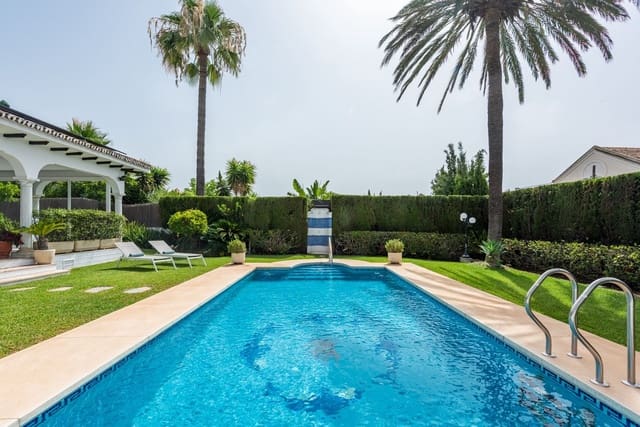 4 soveværelse Villa til salg i San Pedro de Alcantara, Marbella - € 2.495.000 (Ref: 9998350)