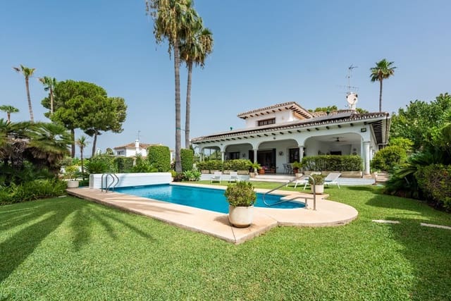 4 soveværelse Villa til salg i San Pedro de Alcantara, Marbella - € 2.495.000 (Ref: 9998350)