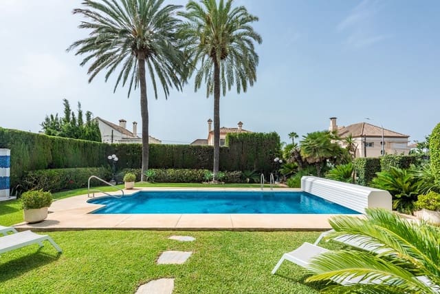 4 soveværelse Villa til salg i San Pedro de Alcantara, Marbella - € 2.495.000 (Ref: 9998350)
