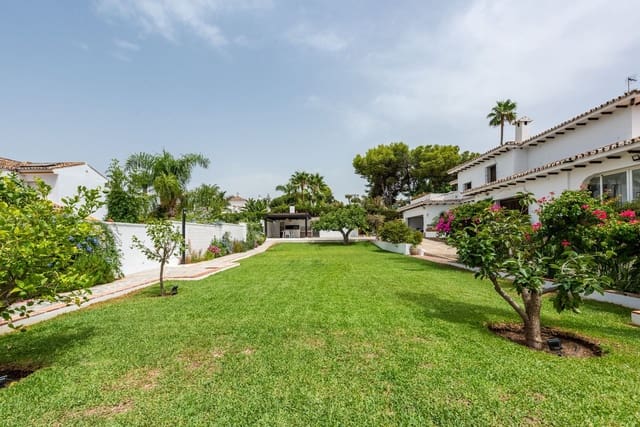 4 soveværelse Villa til salg i San Pedro de Alcantara, Marbella - € 2.495.000 (Ref: 9998350)