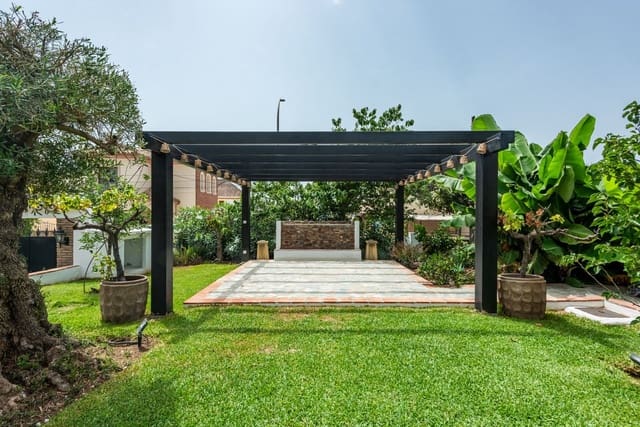 4 soveværelse Villa til salg i San Pedro de Alcantara, Marbella - € 2.495.000 (Ref: 9998350)