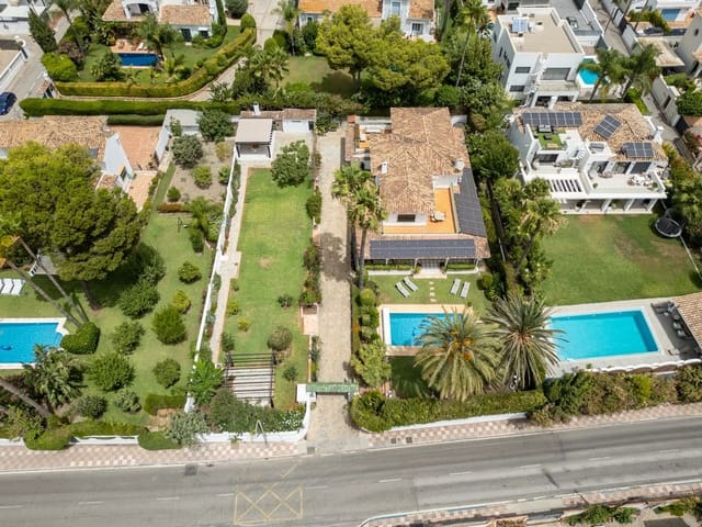 4 soveværelse Villa til salg i San Pedro de Alcantara, Marbella - € 2.495.000 (Ref: 9998350)
