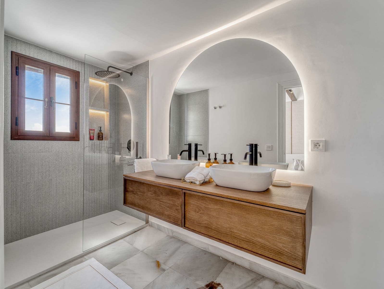 3 bedroom Semi-detached Villa for sale in Marbella - € 1,250,000 (Ref: 9998358)