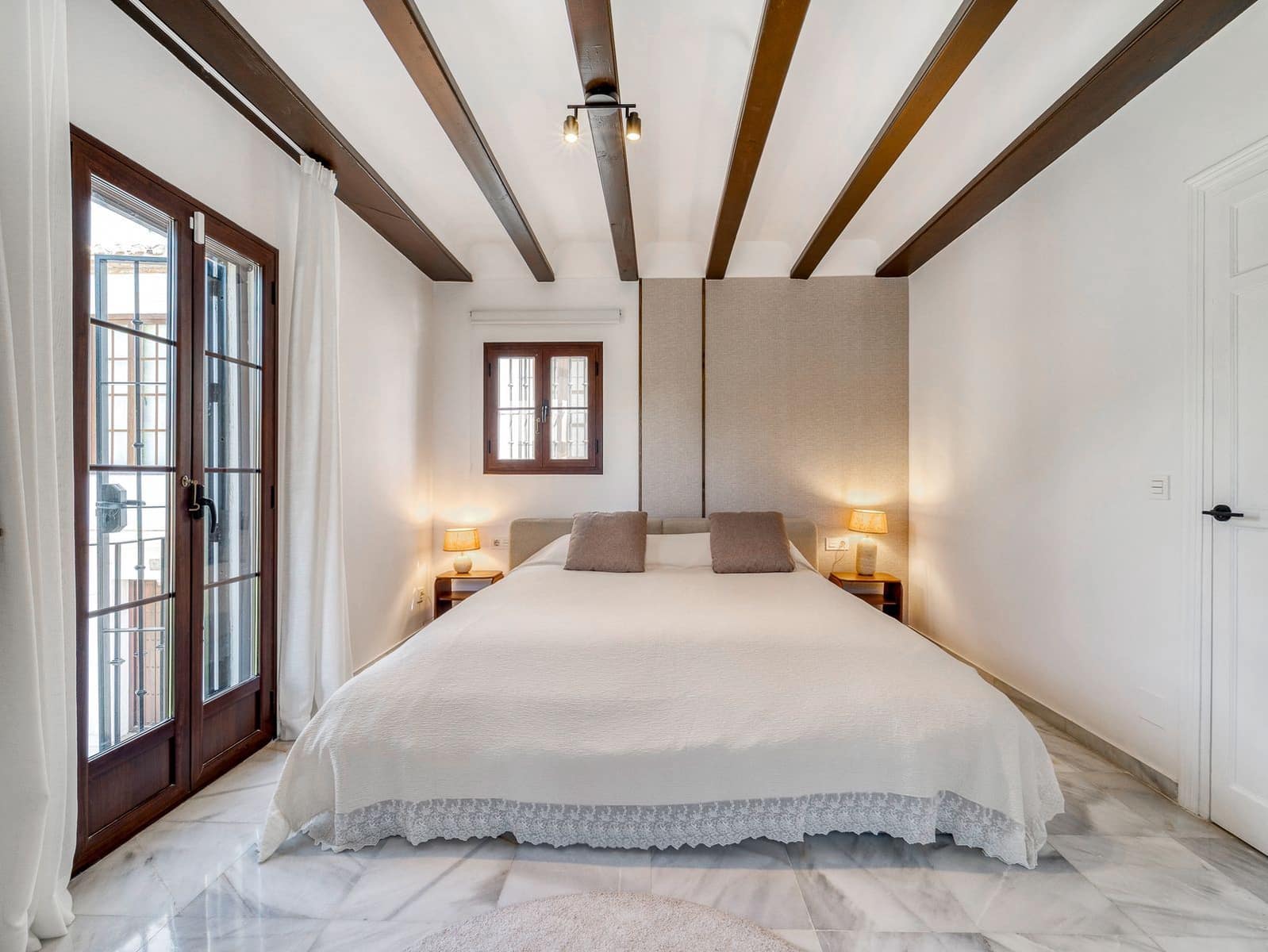 3 bedroom Semi-detached Villa for sale in Marbella - € 1,250,000 (Ref: 9998358)